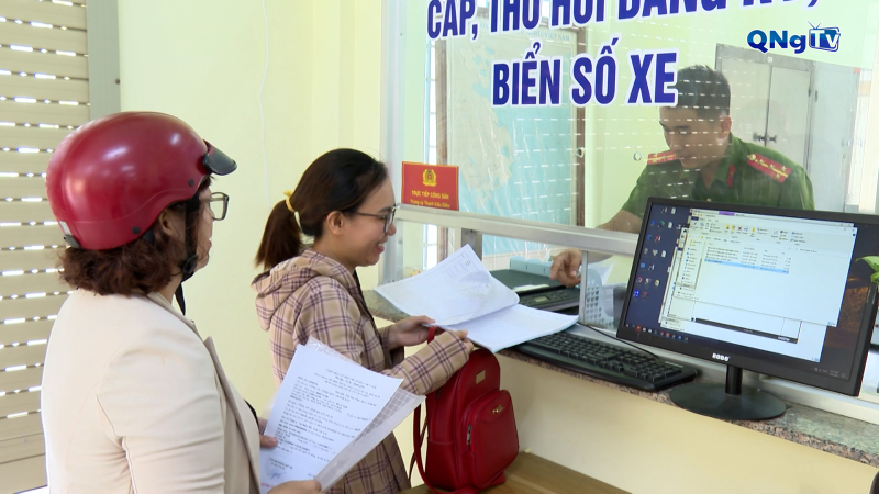 Tạo thuận lợi cho người dân đăng ký xe sau sáp nhập