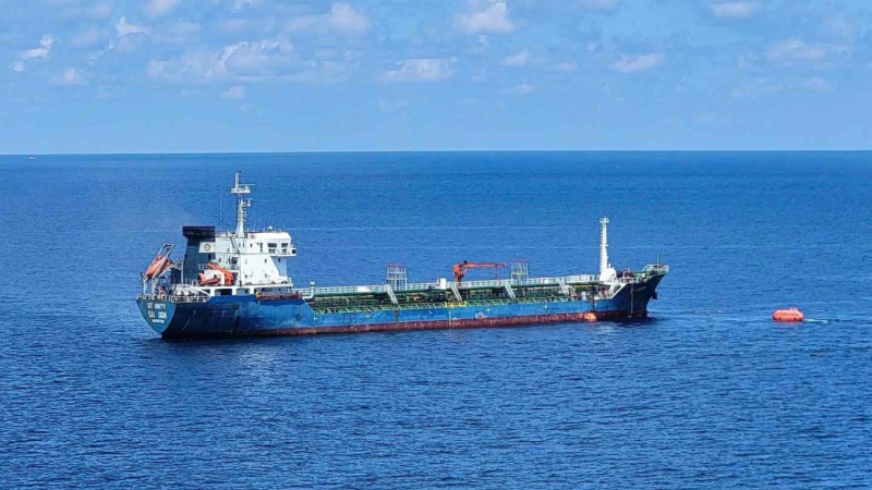 Cháy tàu chở hơn 3.800 tấn dầu trên đường về cảng Dung Quất