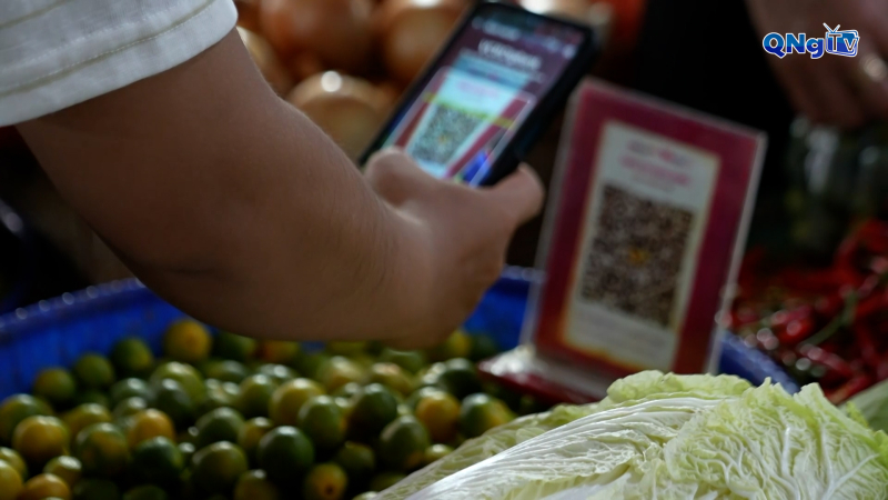 Thanh toán không dùng tiền mặt tại chợ truyền thống