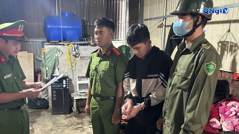 Bắt giữ 04 người tàng trữ trái phép chất cấm