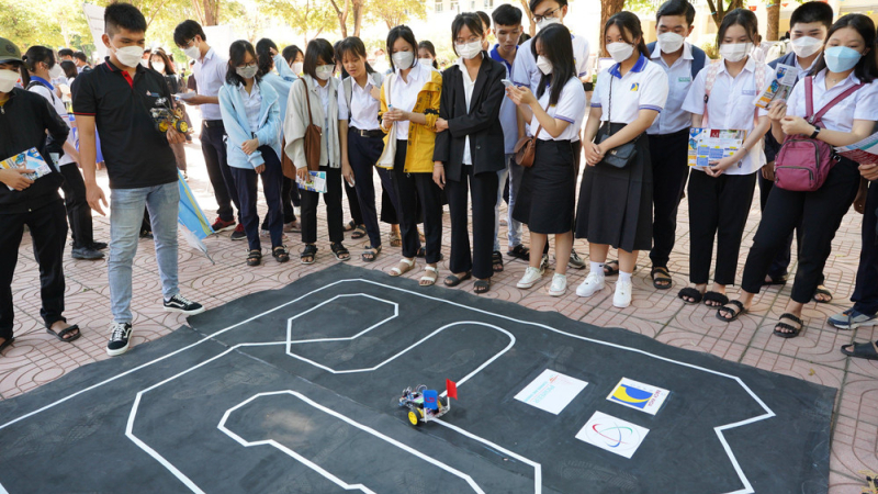 Khơi niềm đam mê nghiên cứu khoa học cho học sinh Quảng Ngãi