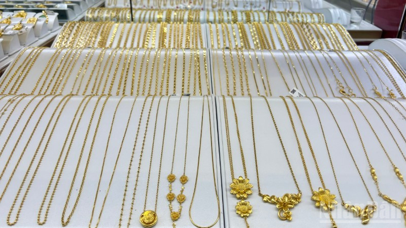 Vàng miếng SJC trở lại mức đỉnh lịch sử, 125 triệu đồng/lượng