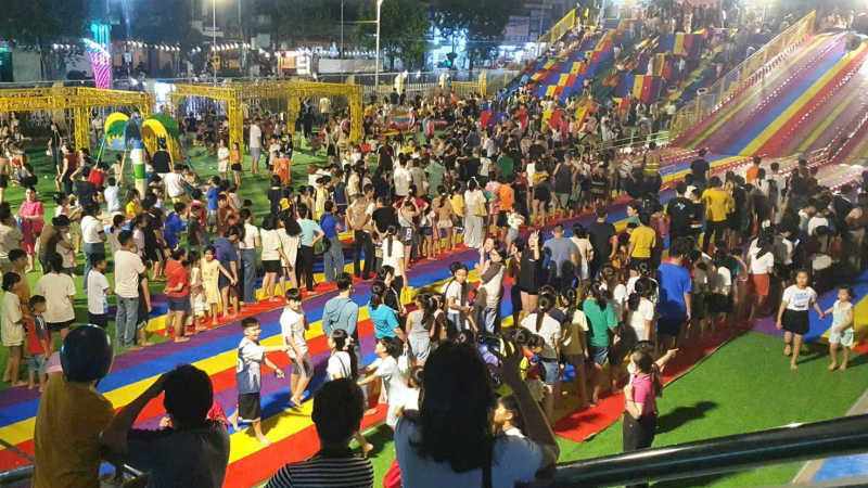 Trẻ em chơi ở đâu?