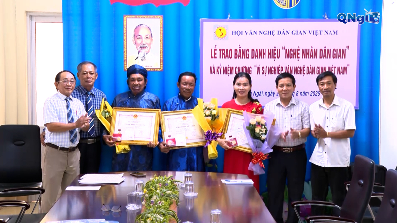 Trao danh hiệu Nghệ nhân dân gian truyền dạy bài chòi