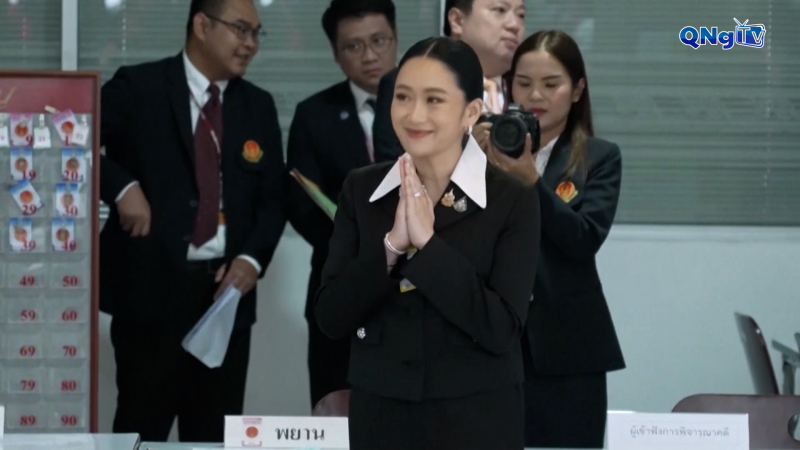 Thủ tướng Thái Lan bị đình chỉ ra hầu tòa