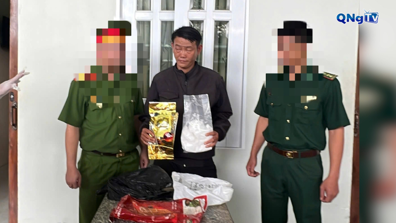Bắt người đàn ông vận chuyển 1 kg ma tuý