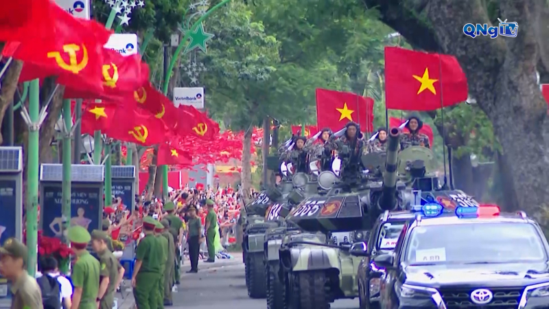 Dàn xe tăng T-90 tham gia tổng hợp luyện diễu binh lần thứ hai