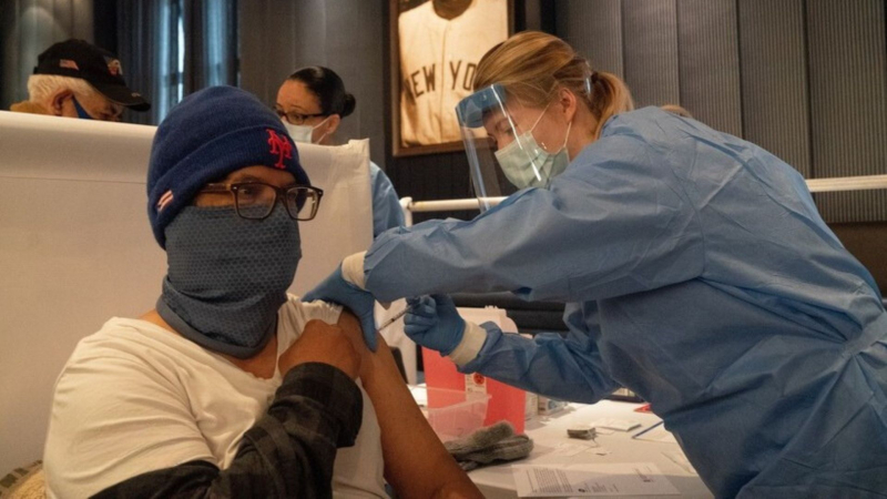 Mỹ tiếp tục trả chi phí tiêm vaccine ngừa COVID- 19