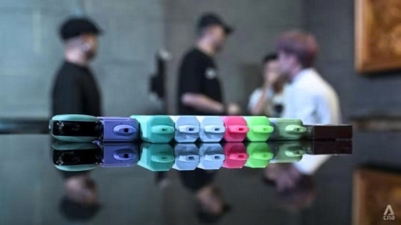 Singapore siết chặt kiểm so&aacute;t thuốc l&aacute; điện tử c&oacute; chứa ma t&uacute;y