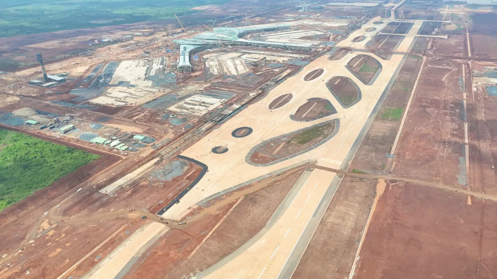 Toàn cảnh nhà ga sân bay Long Thành và đường cất hạ cánh thứ nhất đã rõ hình hài.