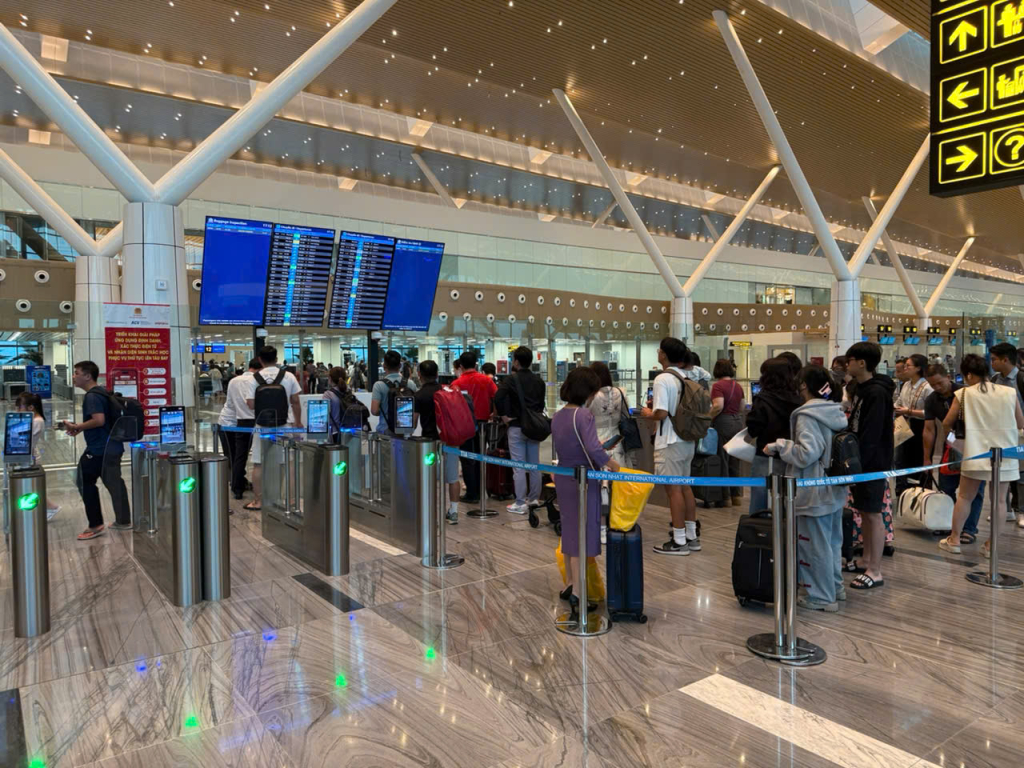 Các hãng hàng không mở bán hàng triệu vé máy bay sớm Tết 2026