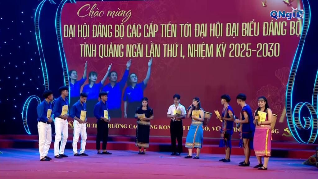 Tiết mục biểu diễn của Trường Cao đẳng Kon Tum.