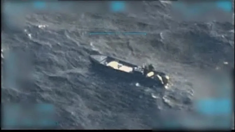 Xuồng chở ma túy bị quân đội Mỹ tập kích ngày 15/9 (Ảnh: CNN)