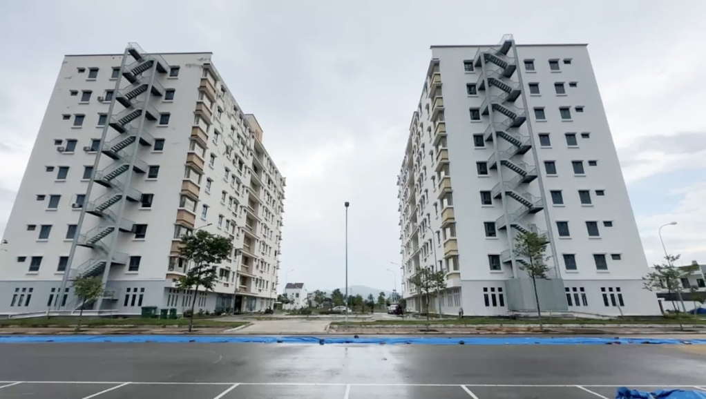 Số nhà ở xã hội được cấp thẩm quyền Quảng Ngãi cho thuê của Khu đô thị phía Nam cầu Đăk Bla, vốn là khu nhà xây dựng để phục vụ tái định cư, gồm khối nhà 9 tầng (thuộc tổ 1, phường Lê Lợi, TP. Kon Tum, tỉnh Kon Tum cũ).Ảnh: VT