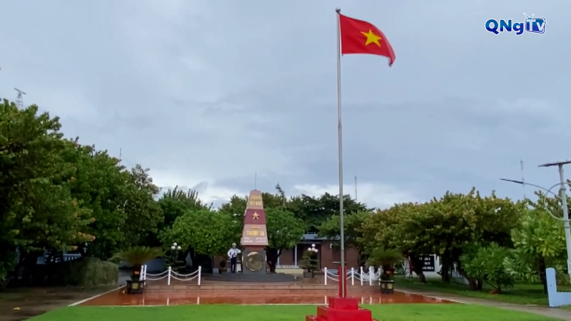 Lễ chào cờ ở Trường Sa trong ngày Tết Độc lập
