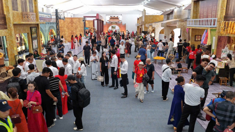 Gần 4 triệu khách tham quan triển lãm thành tựu đất nước trong 6 ngày