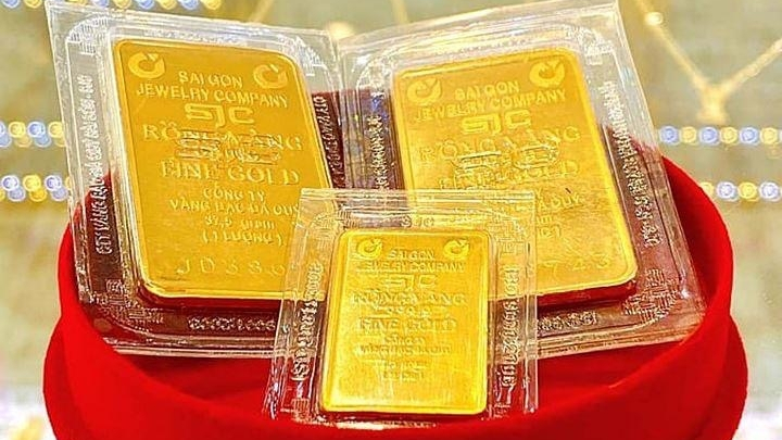 Giá bán vàng miếng SJC tăng gần 4 triệu đồng/lượng trong 3 ngày cuối tuần