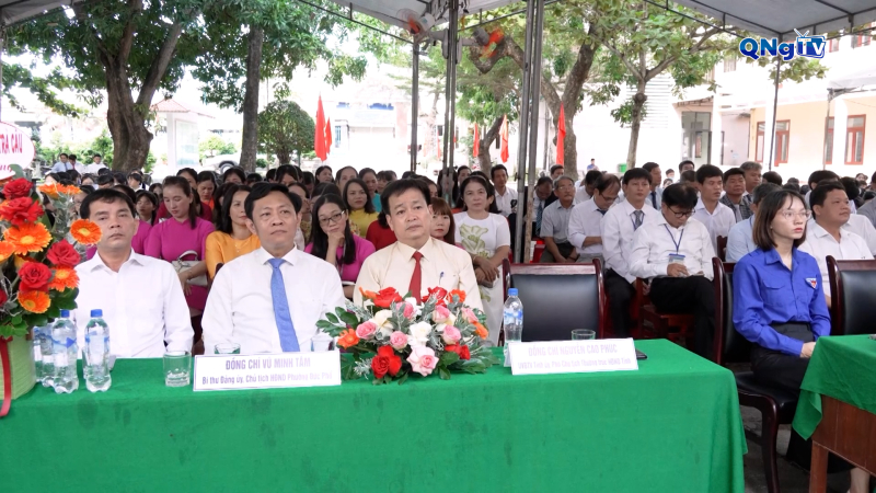 Phó Chủ tịch Thường trực HĐND tỉnh Nguyễn Cao Phúc dự lễ khai giảng trường THPT số 1 Đức Phổ