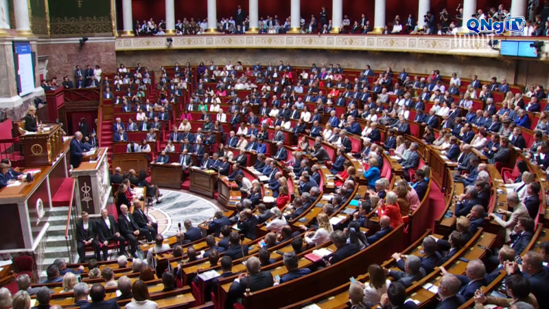 Chính phủ Pháp sụp đổ sau cuộc bỏ phiếu tín nhiệm