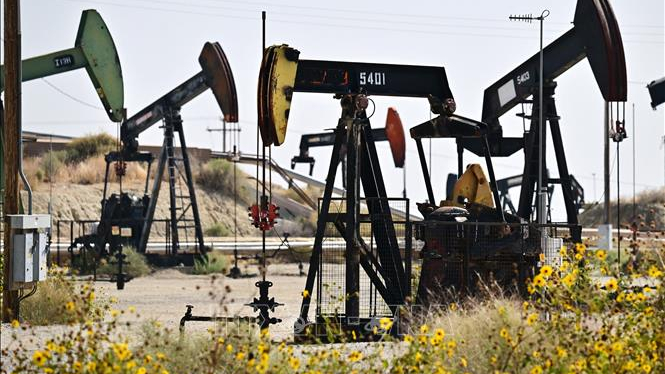 Gi&aacute; dầu tăng sau diễn biến mới tại Trung Đ&ocirc;ng