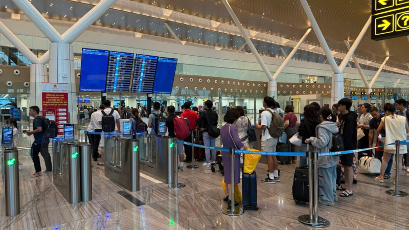 H&agrave;ng triệu v&eacute; m&aacute;y bay Tết 2026 b&aacute;n sớm, chưa kịp mừng đ&atilde; sốc v&igrave; gi&aacute; cao