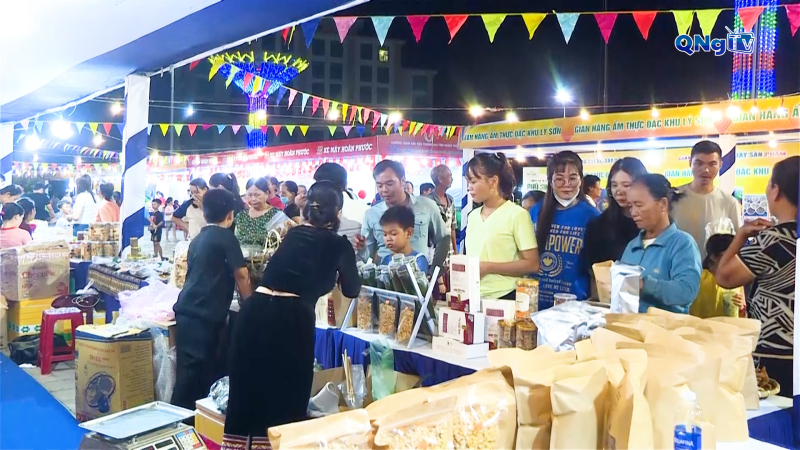 Khai mạc Phiên chợ hàng Việt tại Đặc khu Lý Sơn