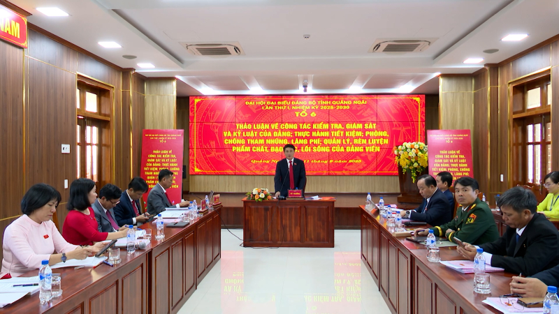 Đề cao trách nhiệm nêu gương của cán bộ, đảng viên, nhất là cán bộ lãnh đạo, quản lý, người đứng đầu trong phòng, chống tham nhũng, tiêu cực