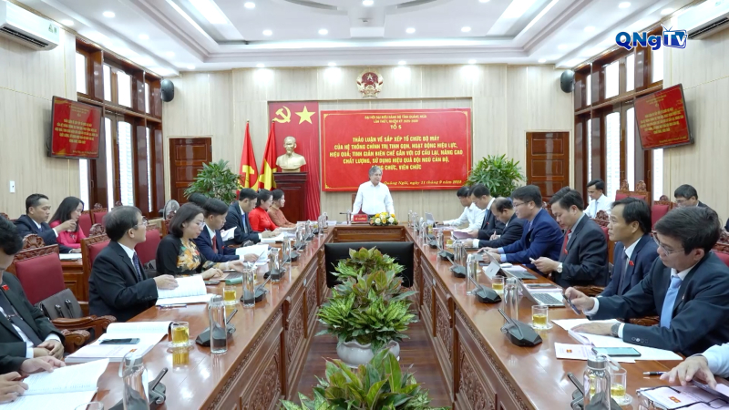 Trưởng Ban Tổ chức Tỉnh ủy Lữ Ngọc Bình chủ trì thảo luận Tổ số 5