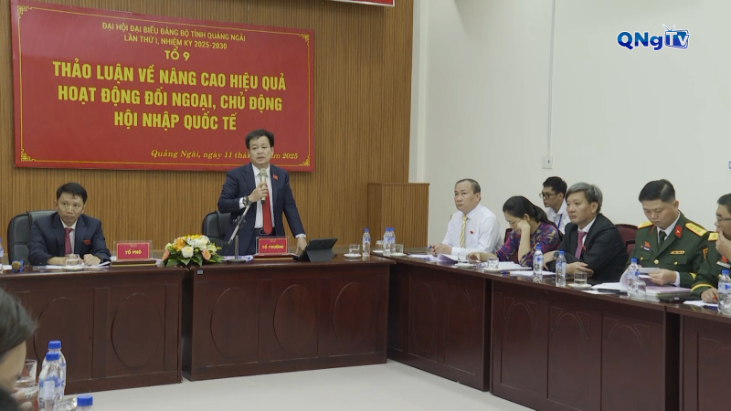 Phó Chủ tịch Thường trực HĐND tỉnh Nguyễn Cao Phúc chủ trì thảo luận Tổ số 9