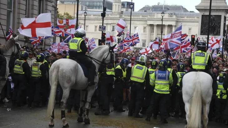 Biểu tình chống nhập cư quy mô lớn tại Anh