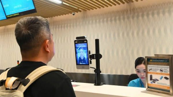 Làm thủ tục bay nội địa chỉ bằng VNeID và sinh trắc học