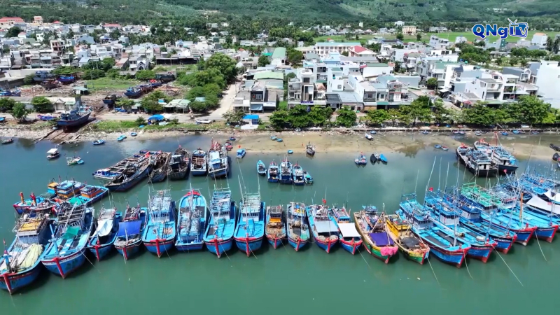 Chung tay cùng cả nước gỡ “thẻ vàng”