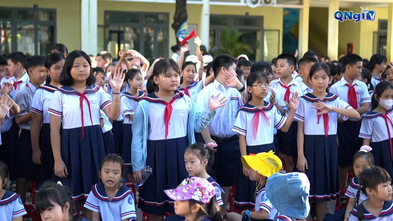 Sắp xếp trường học, bệnh viện công lập