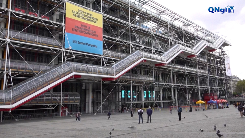 Trung t&acirc;m nghệ thuật Pompidou (Ph&aacute;p) trước thời khắc đ&oacute;ng cửa