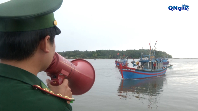 Quảng Ngãi kêu gọi tàu thuyền vào bờ tránh bão