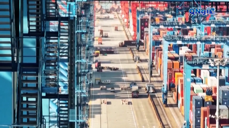 Nợ to&agrave;n cầu ở mức kỷ lục