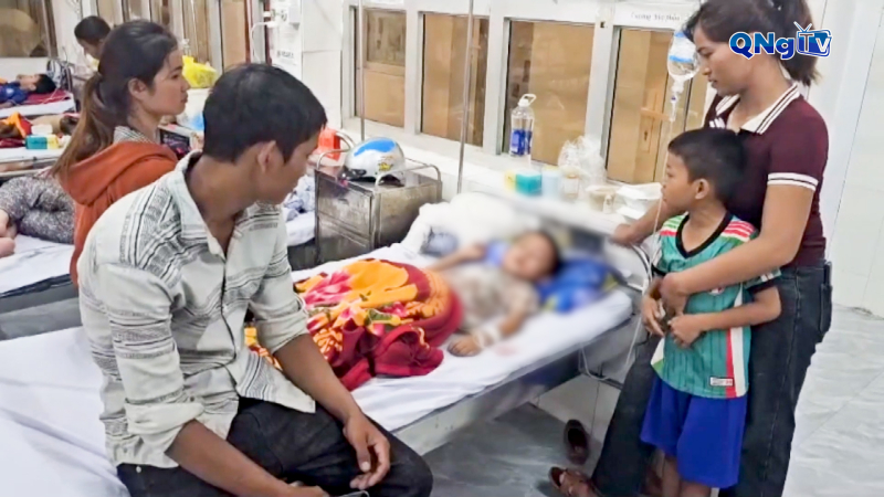 Nhiều học sinh nhập viện sau bữa ăn sáng tại trường