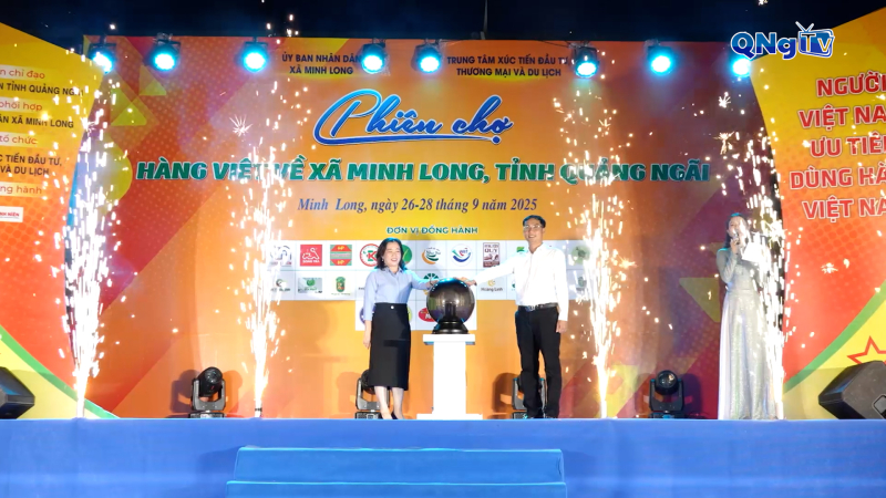 Phiên chợ hàng Việt về xã Minh Long năm 2025