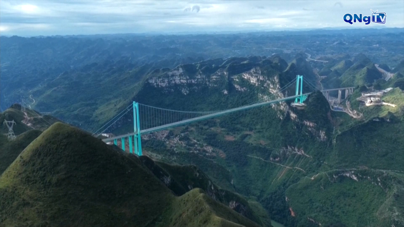 Cây cầu cao nhất thế giới chính thức đi vào hoạt động