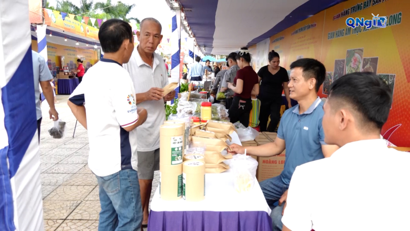 Phiên chợ hàng Việt - Cầu nối đưa sản phẩm chất lượng đến với người dân