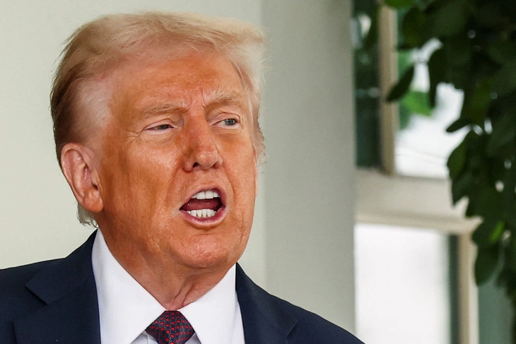 Ngày 29-9, Tổng thống Mỹ Donald Trump ký sắc lệnh áp loạt thuế quan đối với gỗ và sản phẩm gỗ nhập khẩu - Ảnh: REUTERS