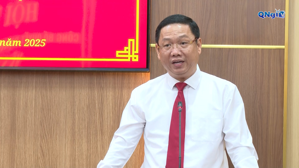 Tân Phó Chủ tịch UBND tỉnh Nguyễn Công Hoàng phát biểu nhận nhiệm vụ