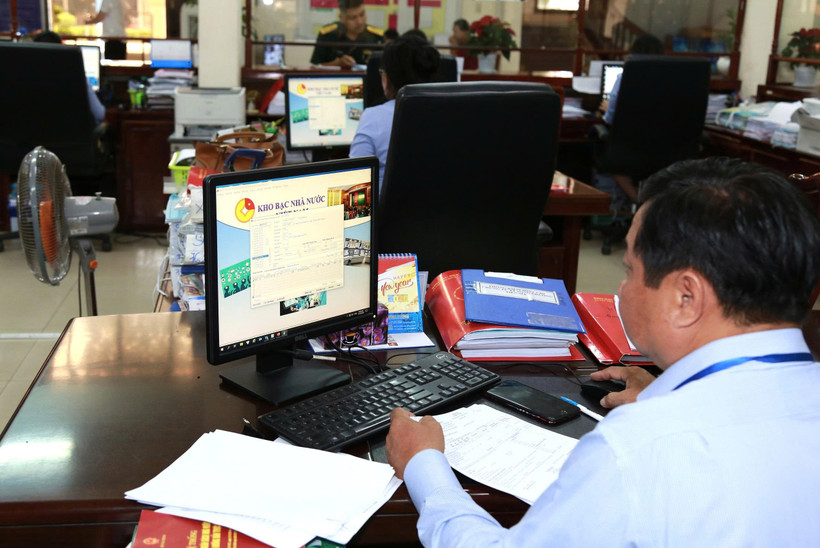 Kho bạc Nhà nước quán triệt, chỉ đạo thực hiện chi trả chính sách, chế độ đối với người nghỉ việc theo Nghị định số 178/2025/NĐ-CP. (Ảnh: Vietnam+)