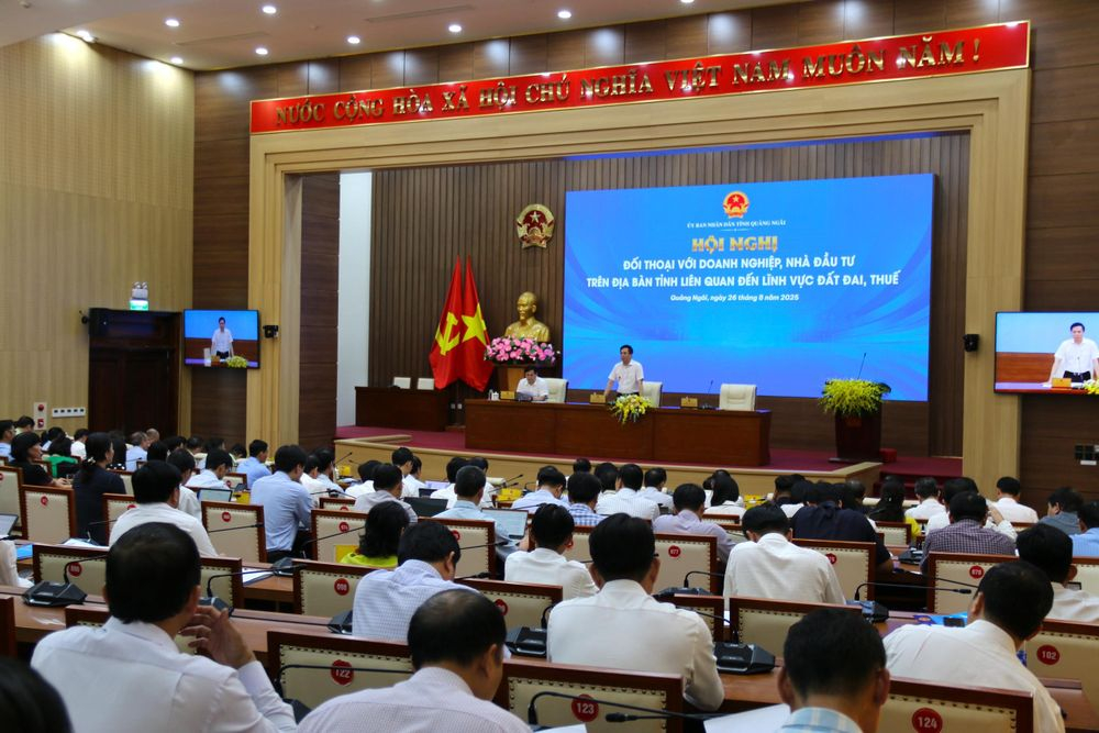 UBND tỉnh Quảng Ngãi định kỳ tiếp xúc, đối thoại và giải quyết kiến nghị của doanh nghiệp, nhà đầu tư. (Ảnh: Lê Danh)