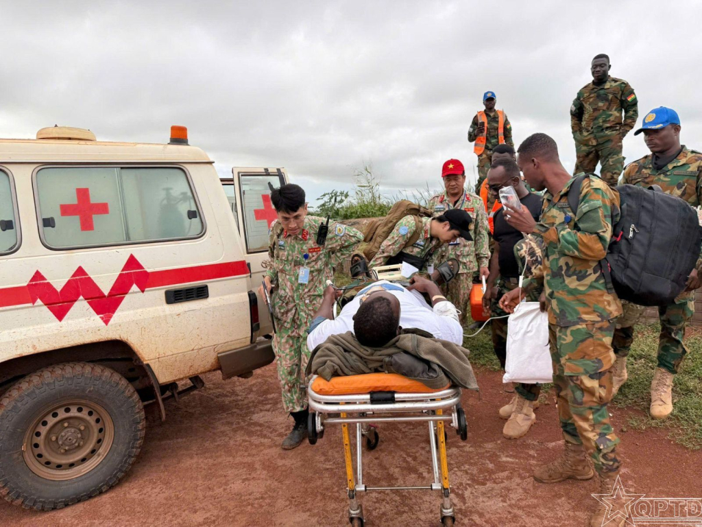 Tiếp nhận bệnh nhân được chuyển từ tuyến dưới đến BVDC 2.6.