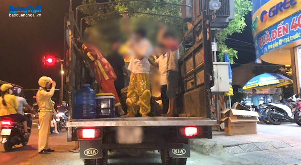 Lực lượng chức năng sẽ xử lý nghiêm các trường hợp vi phạm trật tự, an toàn giao thông trong dịp tết Trung thu 2025. 