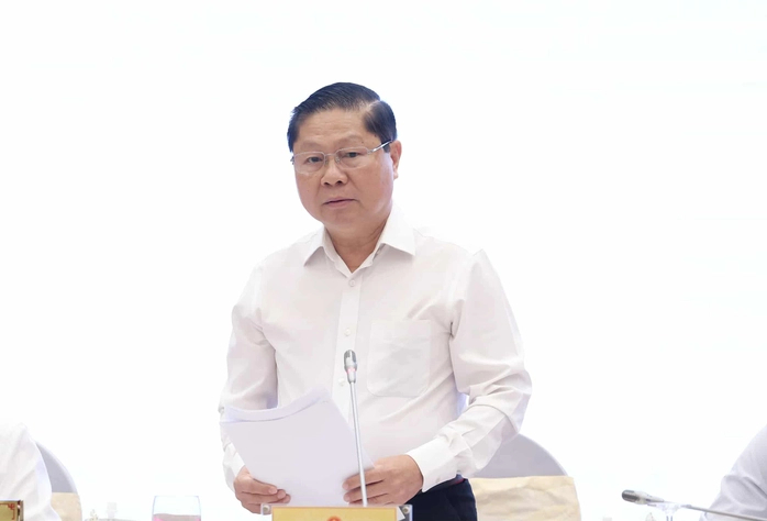 Thứ trưởng Bộ GD-ĐT Lê Tấn Dũng trả lời báo chí. Ảnh: VGP