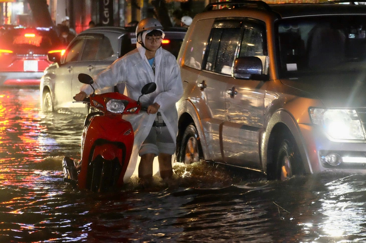 Hôm nay 10-10, thời tiết Nam Bộ mưa to chiều tối - Ảnh: PHƯƠNG NHI