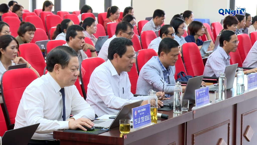  Hội thảo khoa học với chủ đề “Giải pháp thực hiện đột phá phát triển khoa học, công nghệ, đổi mới sáng tạo và chuyển đổi số quốc gia” trong giáo dục nghề nghiệp.