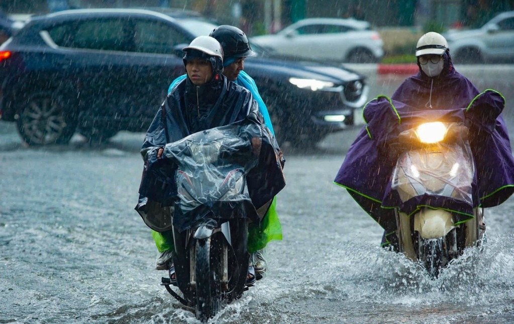 Khu vực phía Đông Bắc Bộ, Thanh Hóa - Hà Tĩnh hôm nay có mưa dông diện rộng.